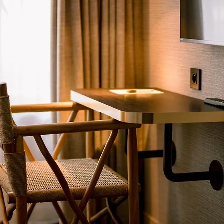 Urban Style Laperouse Hotel