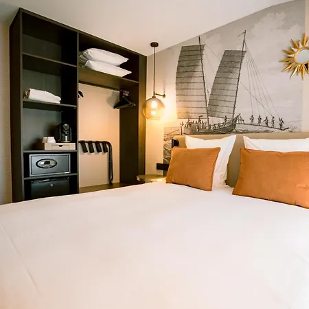 Urban Style Laperouse 4*