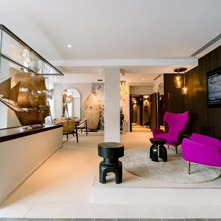 Urban Style Laperouse 4*