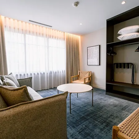 Urban Style Laperouse Hotel