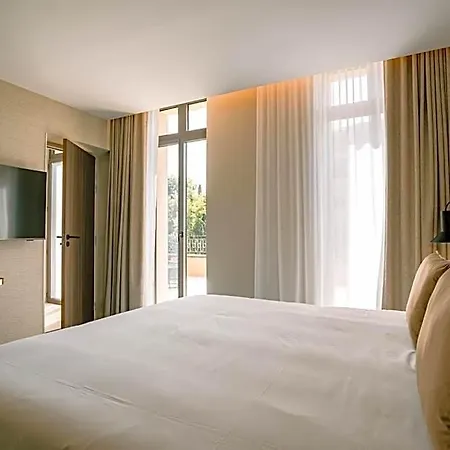Urban Style Laperouse Hotel 4*