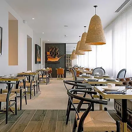 Urban Style Laperouse Hotel