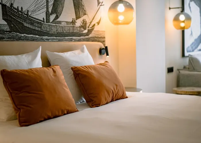 Urban Style Laperouse 4* ألبي