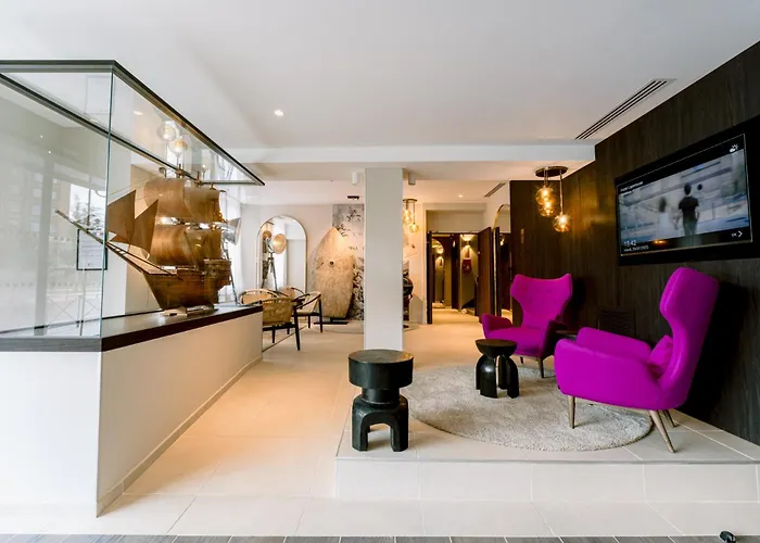 Urban Style Laperouse 4*